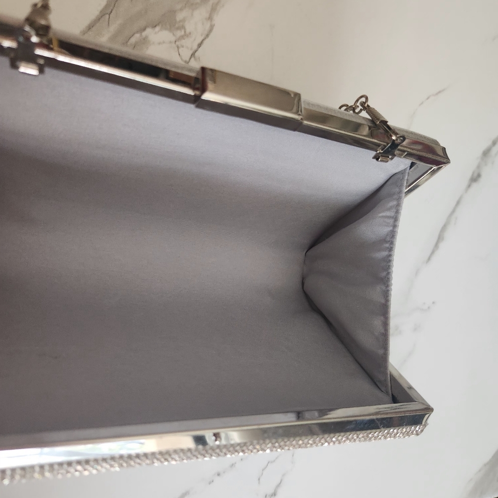 Ladies Silver Chevron Evening Bag. Clutch Or You Can Use Detachable Strap. - Picture 2 of 5